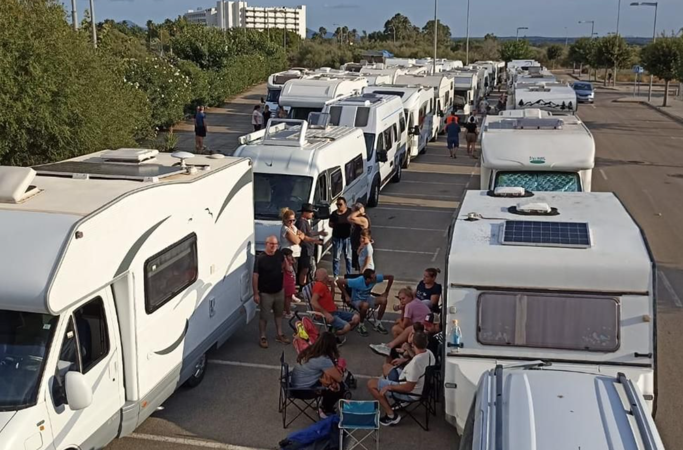 Crise habitacional nas Ilhas Baleares, centenas de famílias recorrem a caravanas