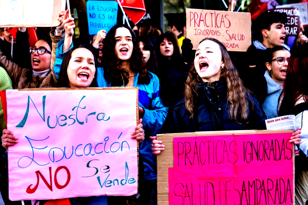 A falta de lugares públicos FP em Madri deixa 50 mil estudantes nas ruas