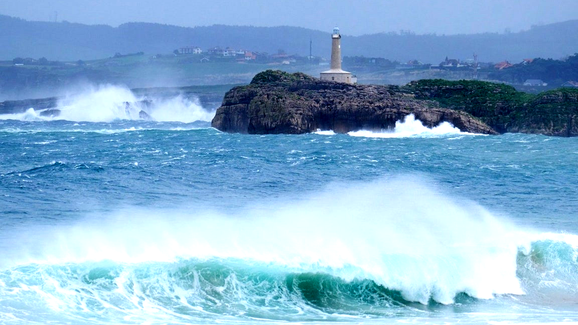 Tempestade Aitor, alerta laranja na Galiza devido a fortes ventos e chuva